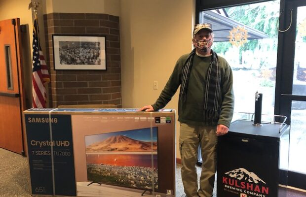 The Ultimate Fan Cave Grand Prize Winner – Congrats to Scott Brooks from Marysville!